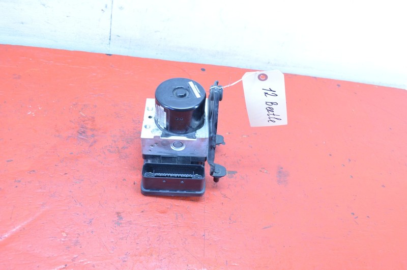 2012 VOLKSWAGEN BEETLE 2.5L FWD ANTO LOCK ABS BRAKE PUMP OEM