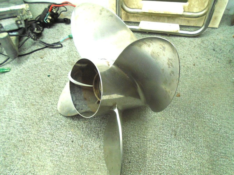 YAMAHA 4 BLADE SS PROPELLER MAR-GYT4B-V8-15 Yamaha Right Hand Rot 16 1/8 x 15P
