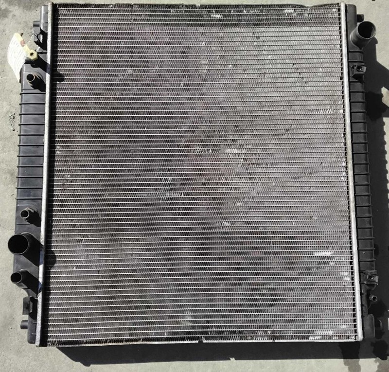 Radiator 10-415 Fits 99-04 FORD F250SD PICKUP 60589