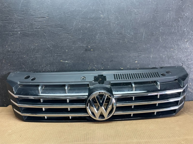 2016 to 2018 Volkswagen Passat Front Upper Grill Grille Oem AA9063 DG