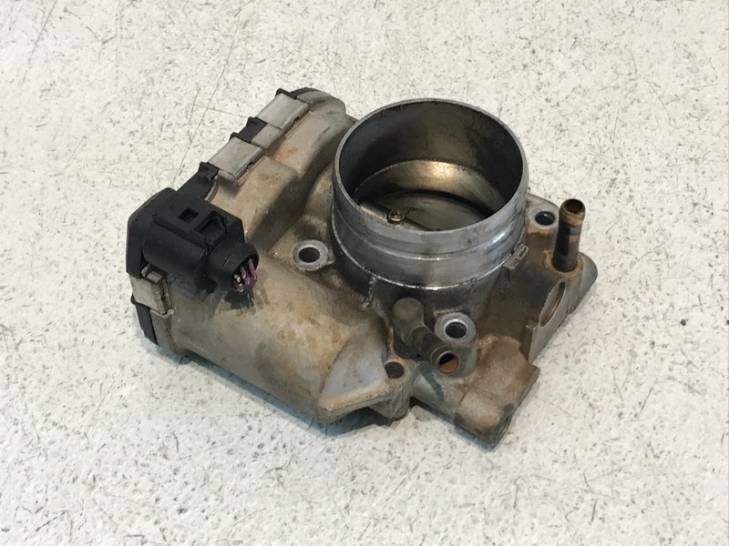 2001-2005 Volkswagen VW Jetta Throttle Body OEM 06A033062D