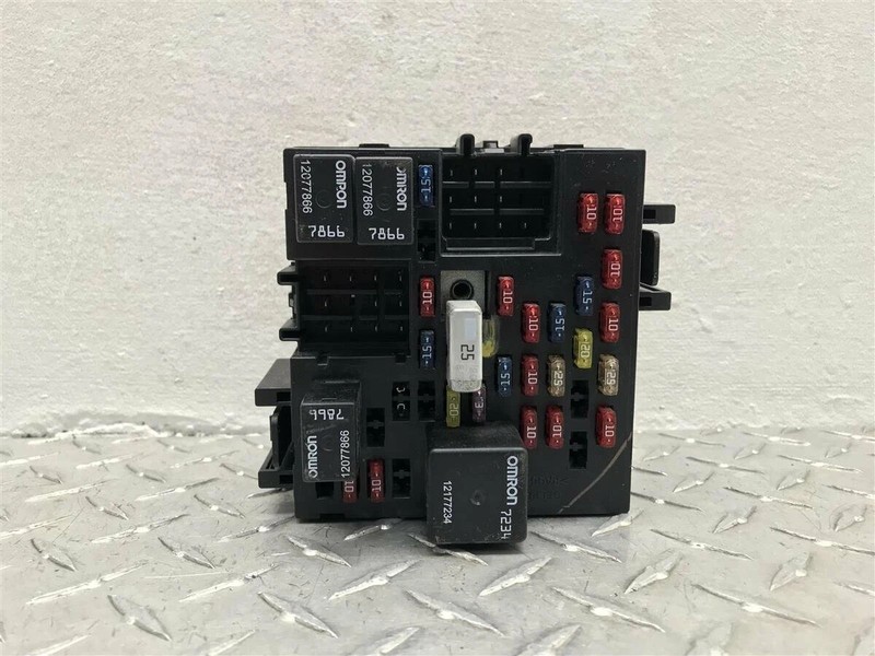 00-02 CHEVROLET SUBURBAN YUKON TAHOE DASH CABIN FUSE RELAY BOX OEM 15770992