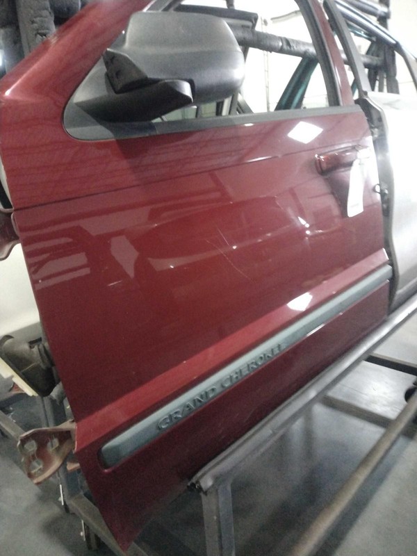 2008 Jeep Grand Cherokee Left Door Red Good Condition 443567 148K Miles