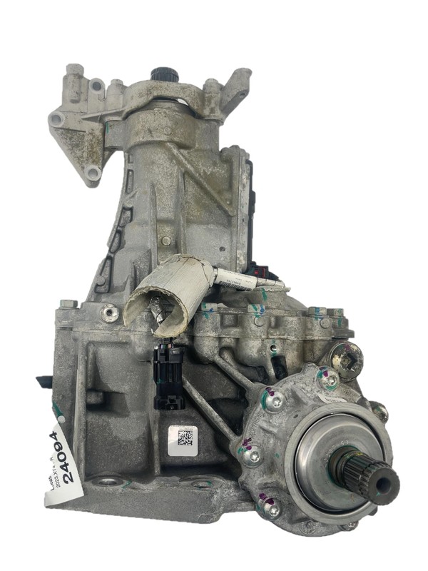 2023 Cadillac XT4 Transfer Case Assembly With Engine Bracket 20K Miles OEM