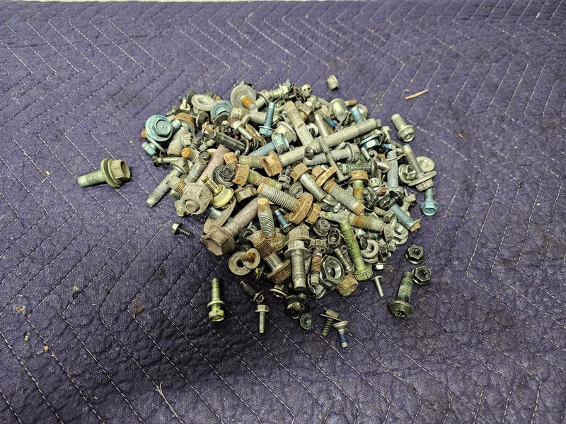 2015-2019 Nissan Sentra 1.8 Pat Out Bolt Set From A Dismantled 2019