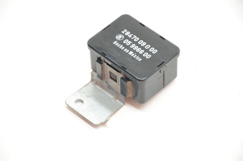 90-95 Nissan Pickup D21 6 Cylinder 4WD Seatbelt Timer Module 2847009G00