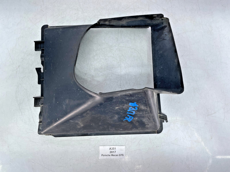 ✅ 15-18 OEM Porsche Macan GTS 95B Front Right Passenger Side Radiator Air Duct