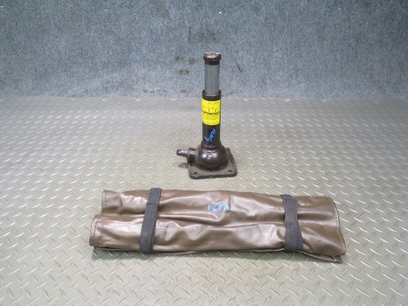 1998-2007 LEXUS UZJ100L LX470 EMERGENCY SPARE WHEEL TIRE JACK WRENCH TOOL KIT