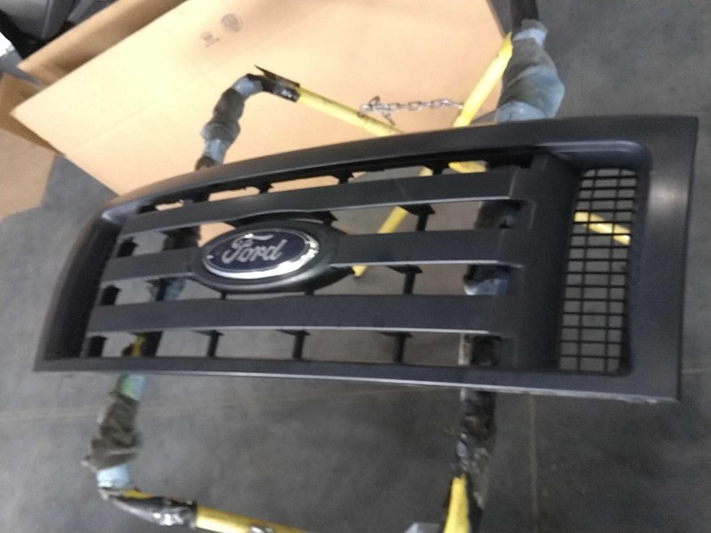2009 Ford F150 Pickup Black Grille OEM 9L3Z8200FB Used 4DR PU BLK 200K Miles