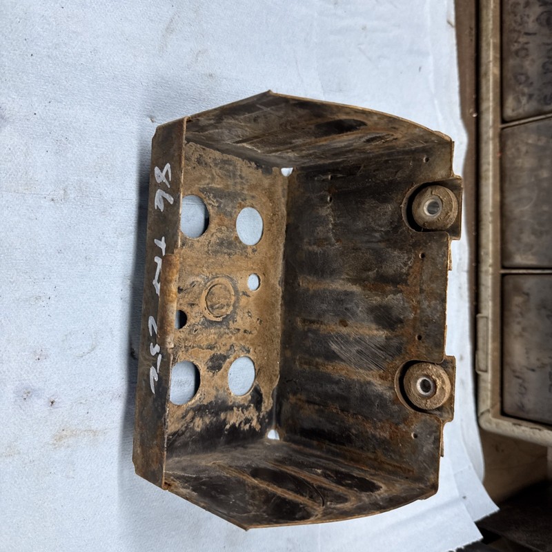 1985 - 1987 Honda Trx250 Fourtrax Utility Atv battery tray good