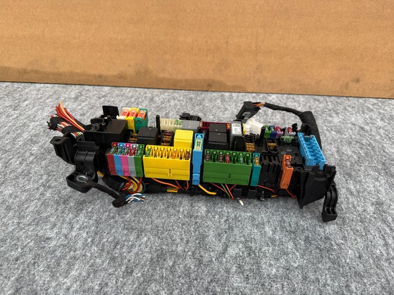 INFINITI QX30 2017-2019 OEM INTERIOR FUSE RELAY JUNCTION BOX ASSEMBLY