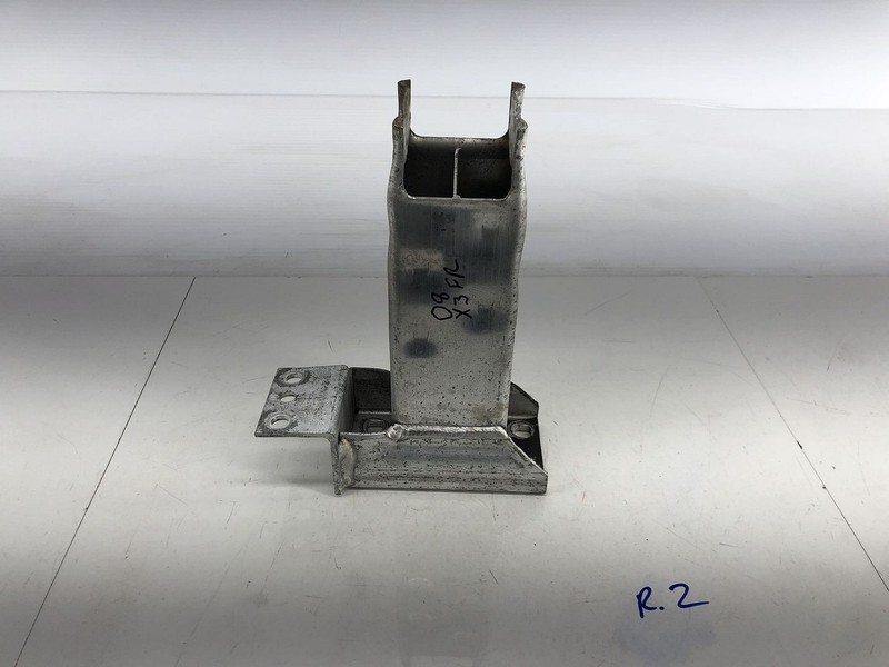 04-10 BMW X3 E83 FRONT BUMPER REINFORCEMENT RIGHT PASSENGER BRACKET MOUNT OEM