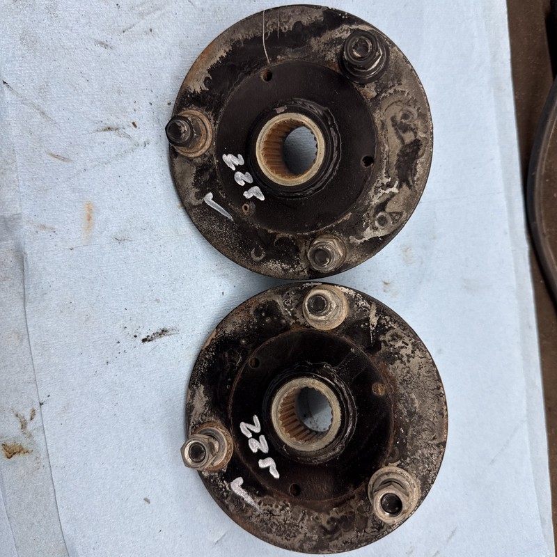 1983 - 1986 Yamaha Tri Moto Ytm225DX 225DR Rear Axle Wheel Hubs