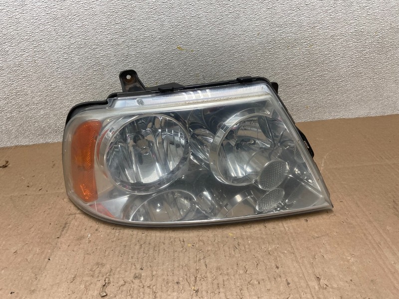 2003 - 2006 Lincoln Navigator Right RH Side Headlight Halogen Y2939 DW