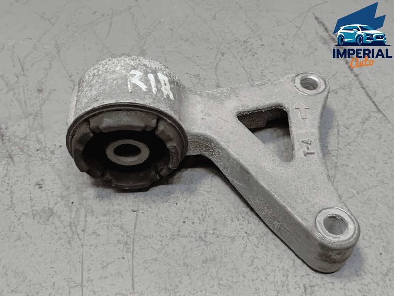 2019-2024 TOYOTA CAMRY REAR DIFFERENTIAL RIGHT MOUNT SUPPORT BRACKET OEM