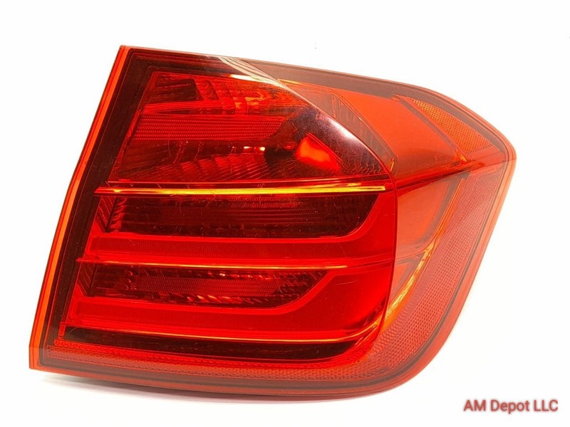 2013 BMW 328i 335i 340i 330i M3 F30 F80 Right Taillight Quarter Panel Mounted