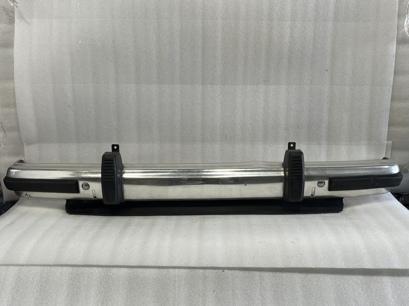 1984 1985 1986 1987 1988 1989 1990 1991 JEEP GRAND WAGONEER FRONT BUMPER 5363154