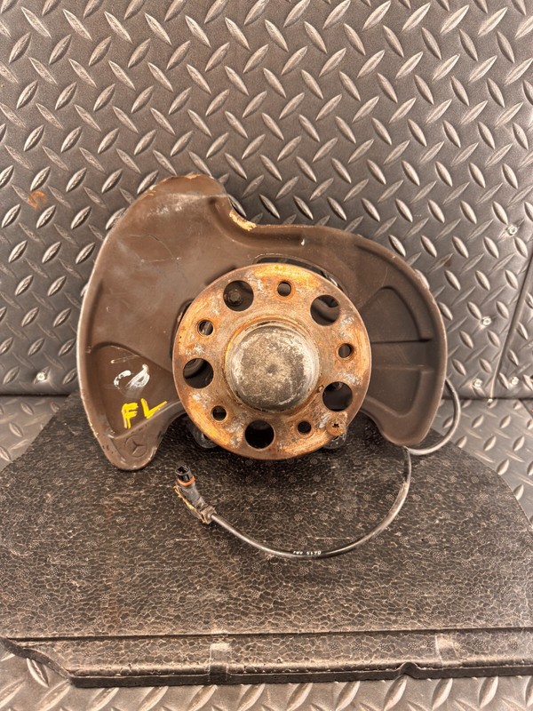 01-05 Mercedes W203 C32 AMG Front left Passenger Side Spindle Knuckle Hub OEM