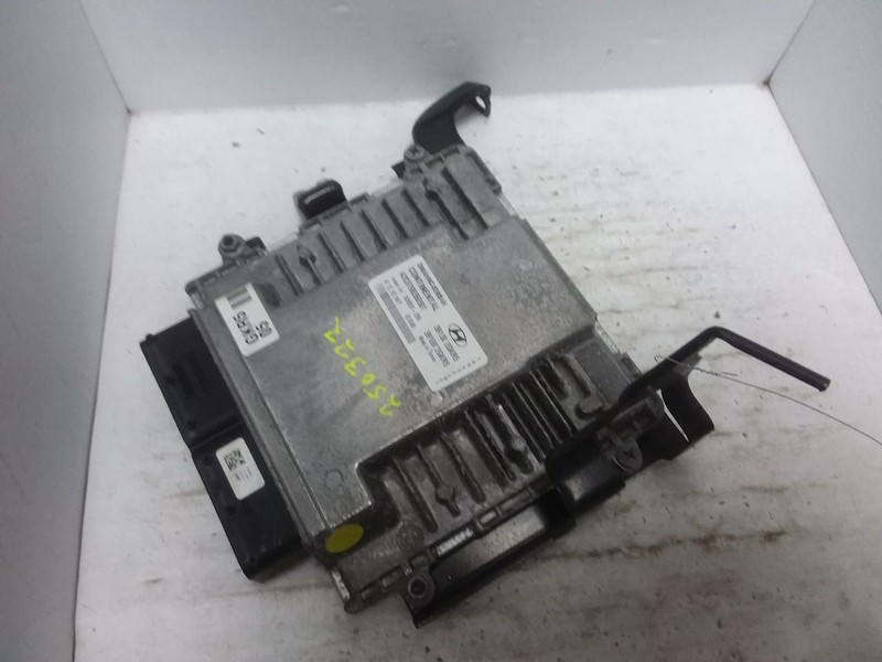 Engine ECM Electronic Control Module 2.4L AWD Fits 17-18 SANTA FE 39130-2GKR5