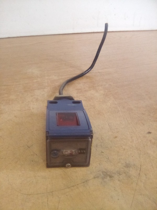 Telemecanique XUC-9ARCTL2 Photoelectric Sensor