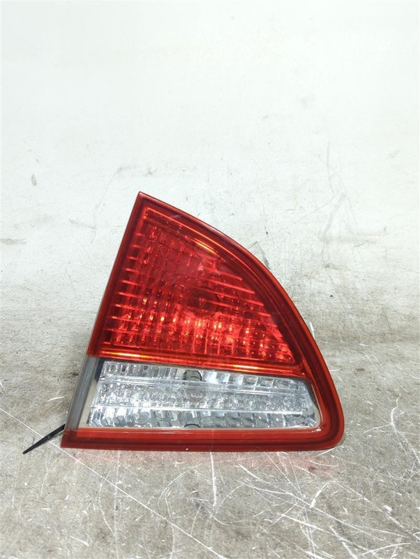 Used Right Tail Light Assembly fits: 2008 Hyundai Veracruz lid mounted R. w/o LE