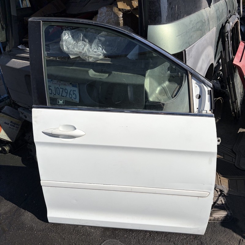 05-07 Honda Odyssey Right Front Door Panel White 67010-SHJ-A90ZZ OEM