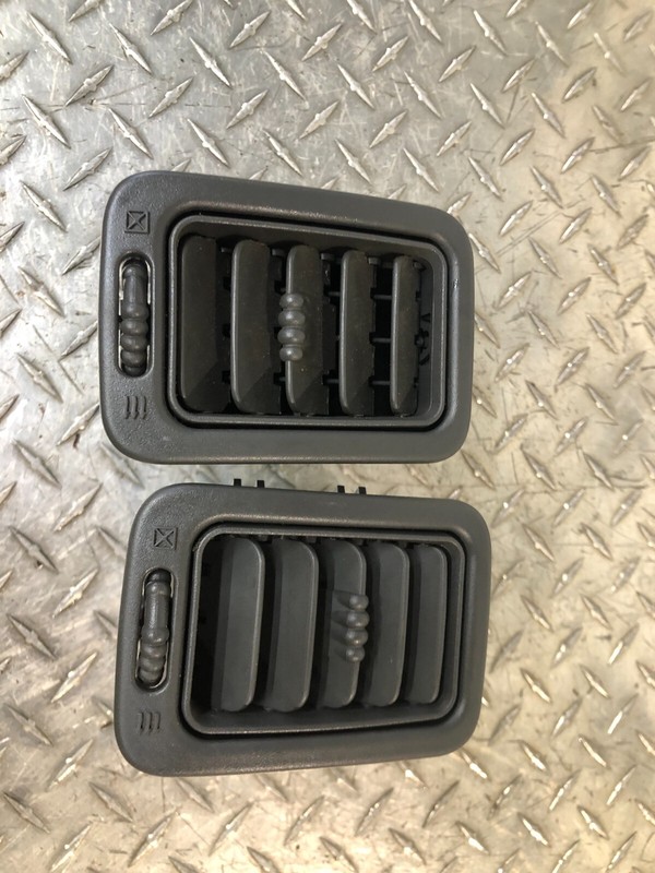 2003-2007 Chevrolet Silverado Vent Assembly Tested Oem Set