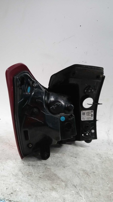2018 Chevrolet Equinox Right Tail Light Assembly Red OEM Used 671595