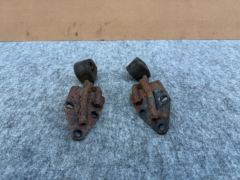 INFINITI FX35 FX50 QX70 09-17 OEM MUFFLER EXHAUST HANGER MOUNTING BRACKET (PAIR)
