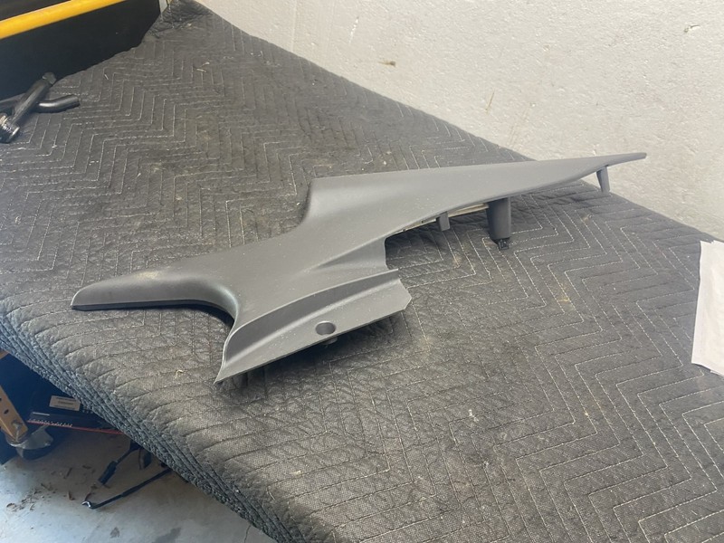 2014 FORD TAURUS LIMITED RIGHT REAR PILLAR OEM