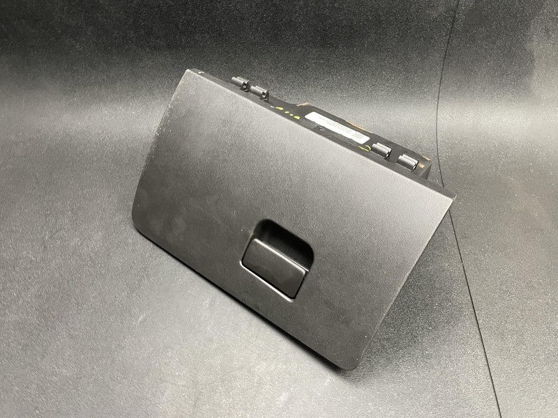 Glove Box 2019 Chevrolet Equinox 84273559 2018 2020 2021 2022 2023 X