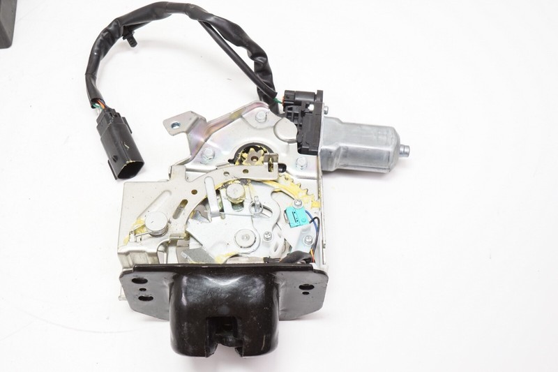 LINCOLN MKT Liftgate Tailgate Trunk Lock Latch Actuator OEM 2010 - 2019