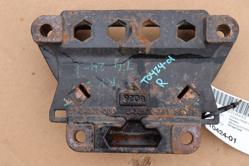 2008-2017 FREIGHTLINER CASCADIA 125 14.8L REAR RIGHT ENGINE FRAME MOUNT OEM