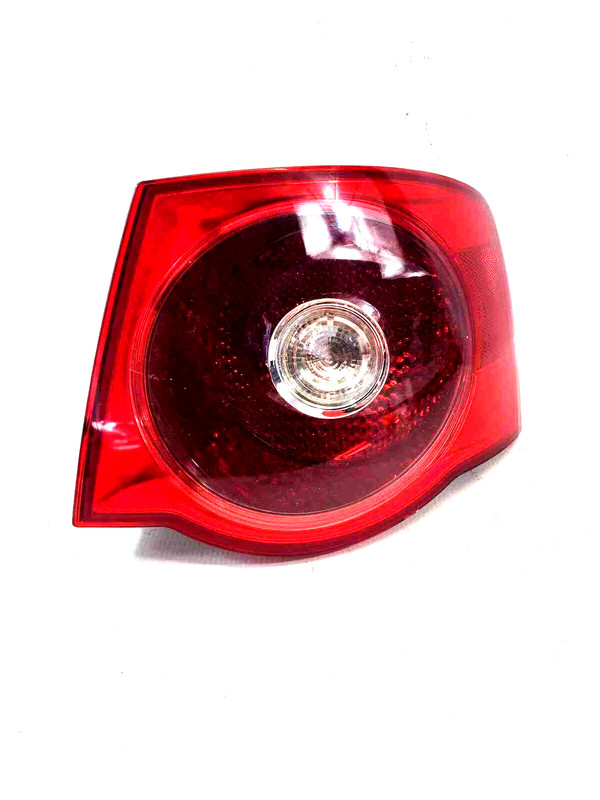 2005 Jetta RH Passenger Side Quarter Panel Tail Light Assembly 1K5945096J