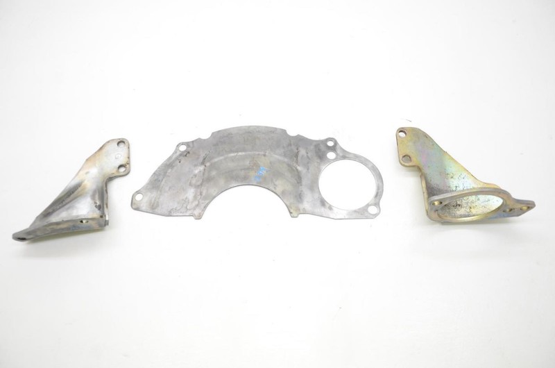 90-97 Nissan Pickup D21 6 Cylinder 4WD Transmission and Engine Mounting Bracket