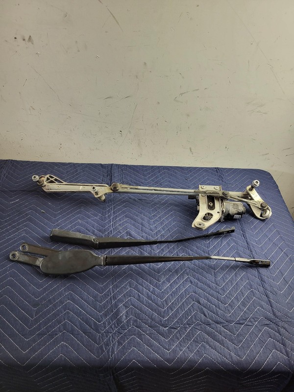 Used Oem Mercedes Front Windshield Wiper Motor & Linkage for 2020-2023 GLB 250