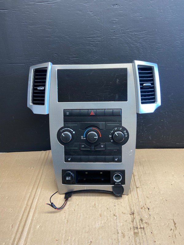 2008 2009 2010 Jeep Commander Grand Cherokee A/C Climate Control Bezel AB8937 DG
