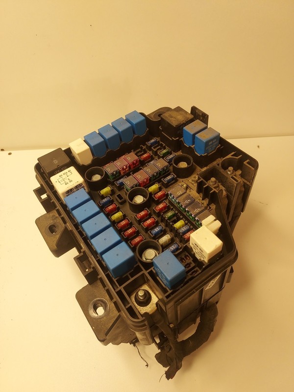 2007-2009 Hyundai Santa Fe Fuse Box Engine hood junction relay OEM