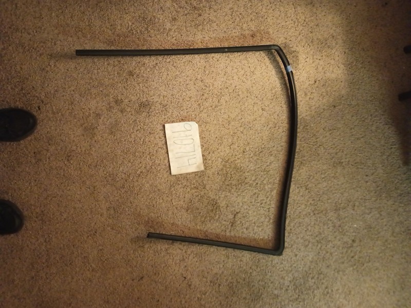 1998 - 2005 Mercedes W163 ML500 Front right Passenger Window Trim Rubber Guide