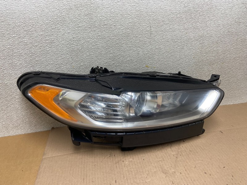2013 to 2016 Ford Fusion Right Passenger Rh Side Headlight Z3904 DW