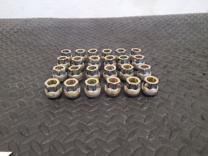 99-21 Chevrolet Silverado 1500 Wheel Lug Nuts Set Of 24 OEM 9595175