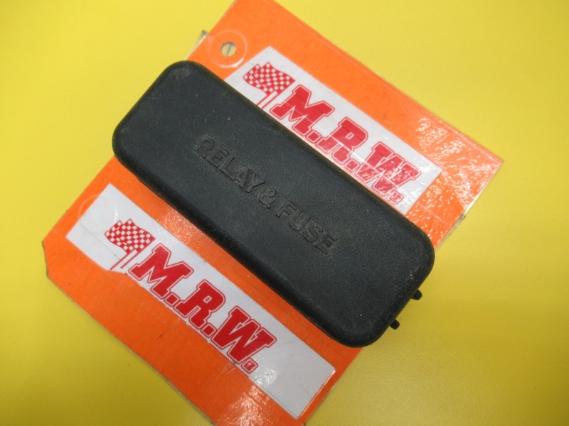 FUSE BOX CAP COVER LID TOP RELAY CAR TRIM PANEL 1.8L ENGINE fits 00-05 CELICA GT