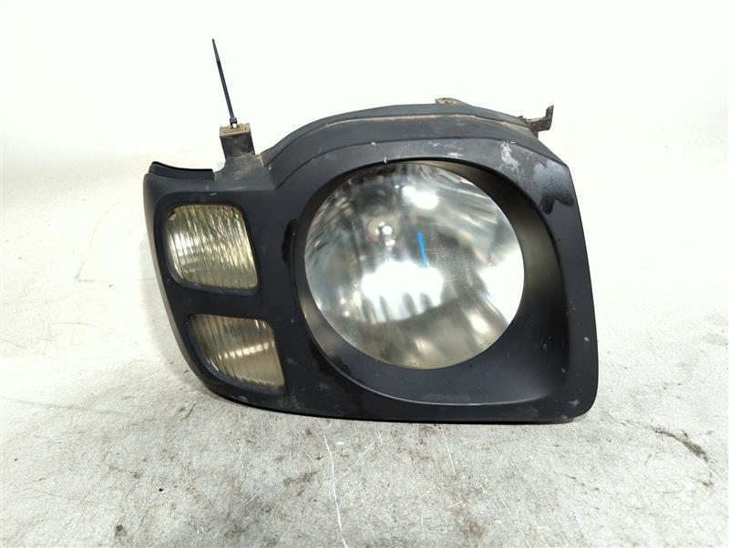 2004 Nissan Xterra Right Yellow Headlight Assembly OEM 170296 Used 183K Miles