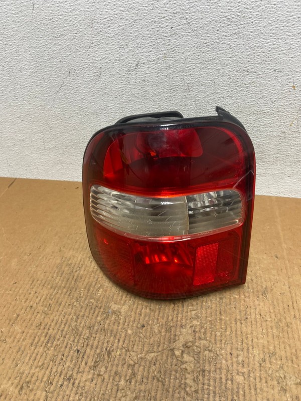 1998 to 2002 Kia Sportage Left Driver LH Side Tail Light Oem AE2859 LK
