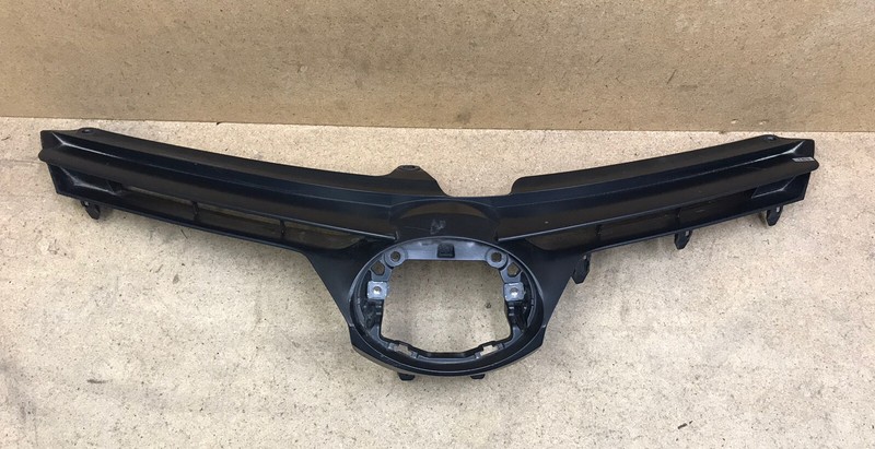 2018 - 2019 Toyota Corolla LE Front Bumper Upper Grille OEM
