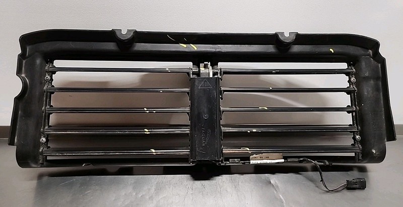2016 2017 2018 2019 JAGUAR XF XFR RADIATOR AIR SHUTTLE GRILLE 3.0L GX738475AC