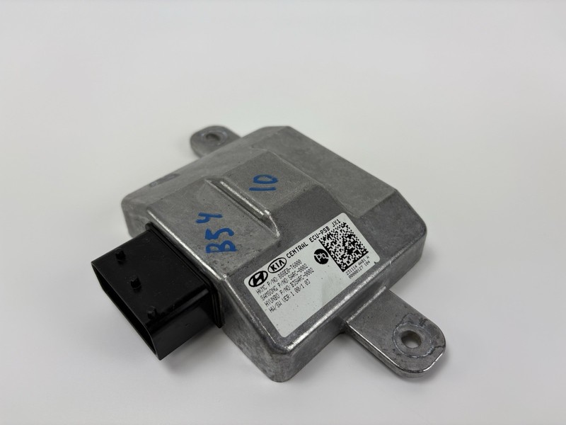 2021 - 2023 GENESIS GV80 OEM SEAT BELT RETRACTOR CONTROL MODULE 888E0T6000