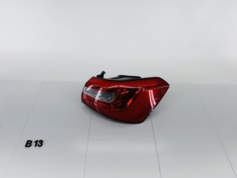 14-16 KIA CADENZA REAR RIGHT SIDE ON BODY OUTER TAIL LIGHT BRAKE STOP LAMP OEM