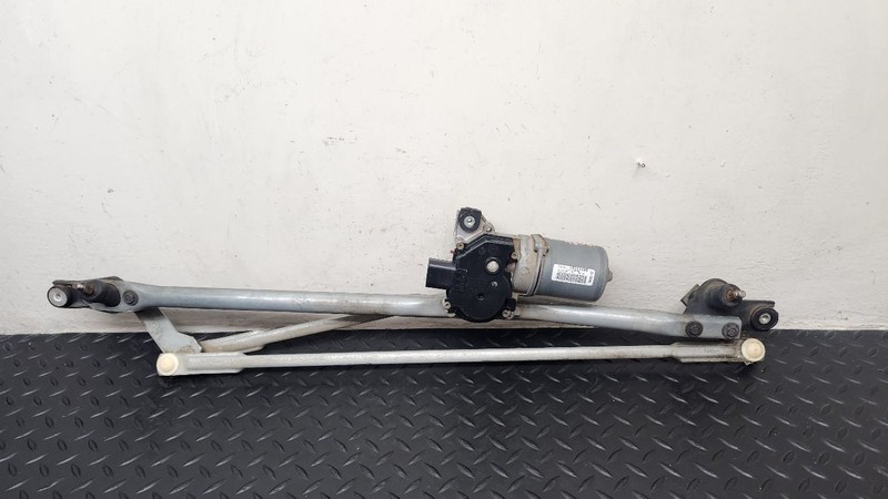 05-06 Chevrolet Tahoe Windshield Wiper Linkage W/ Motor OEM 88958406