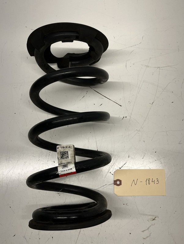 17-23 TESLA M3 RWD REAR RIGHT OR LEFT SIDE COIL SPRING OEM 104447201 1843